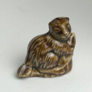 Wade Whimsies Beaver Miniature Figurine Brown Glaze Made in England Red Rose Tea